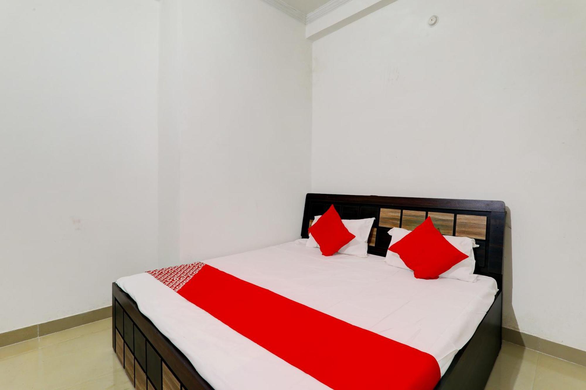 Oyo Flagship Shine Hotel Chinhat Ngoại thất bức ảnh